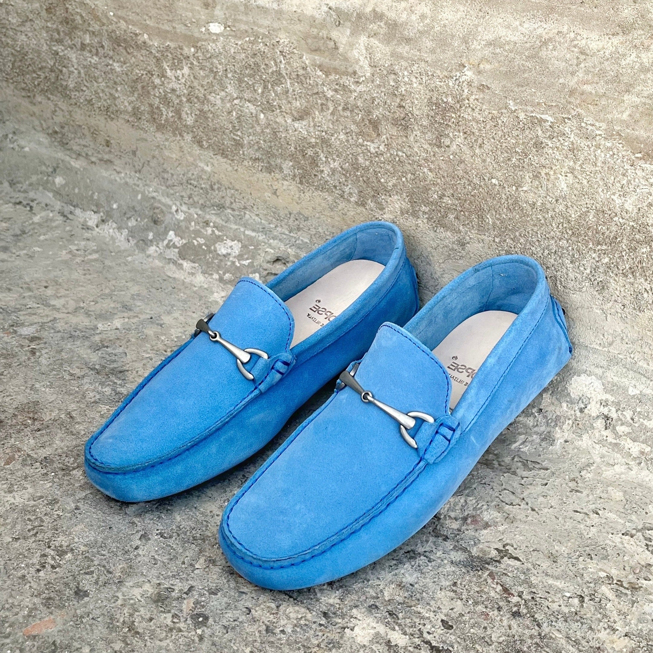 Mocassini con gommini in camoscio blu elettrico