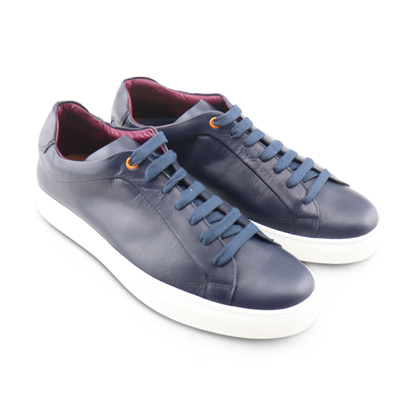 Sneakers in blue leather