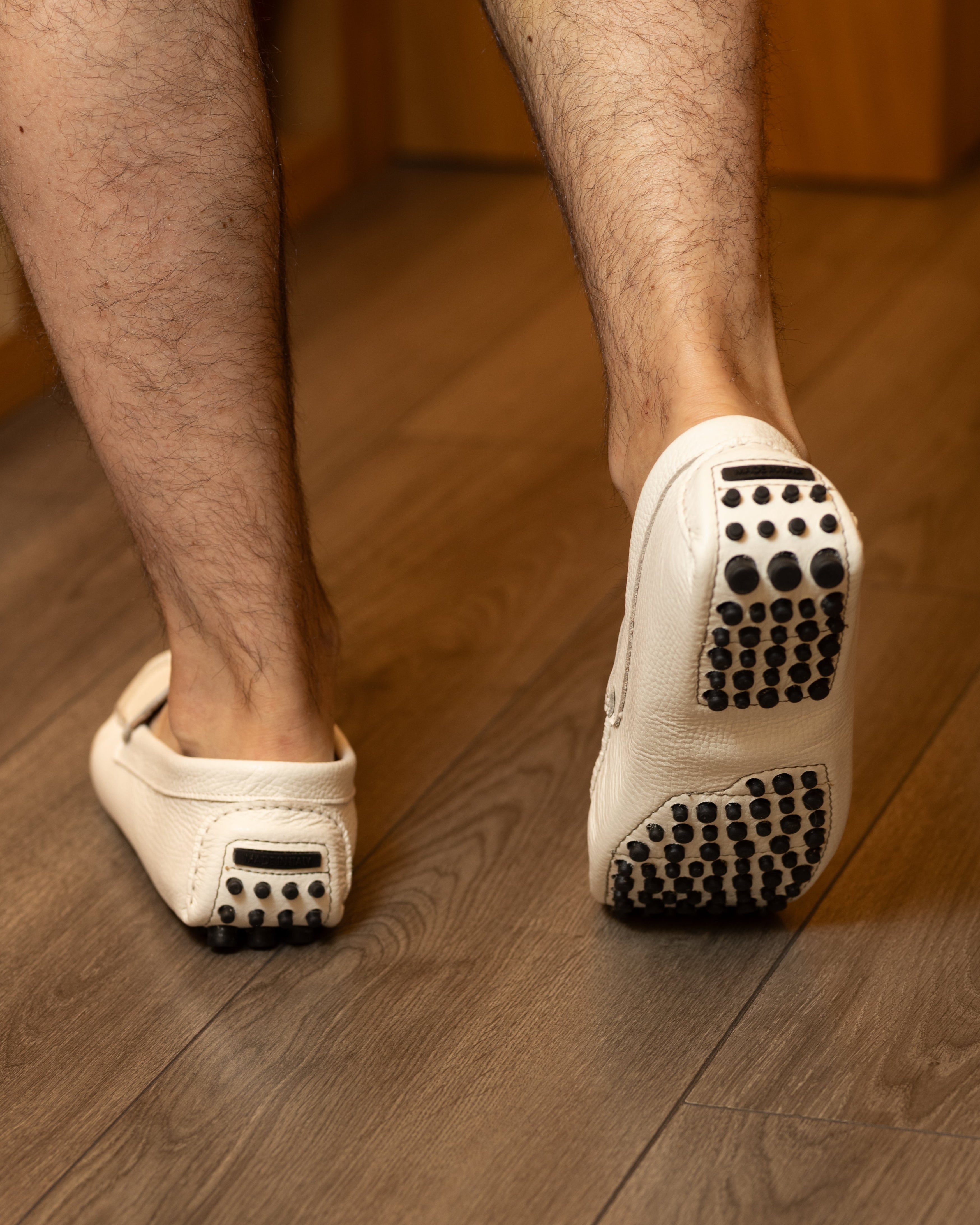 White rubber soles in hammered leather