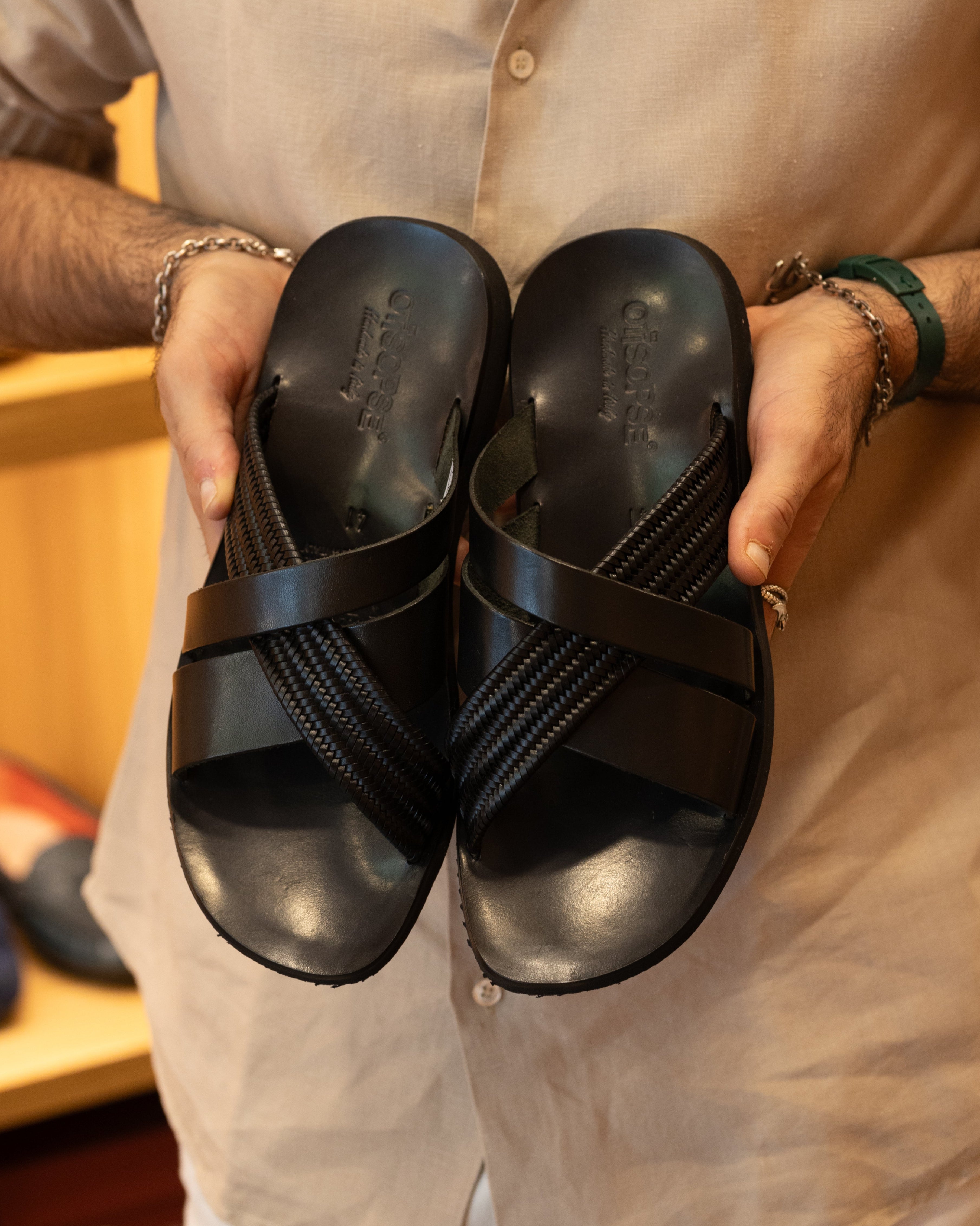 Sandali neri in pelle