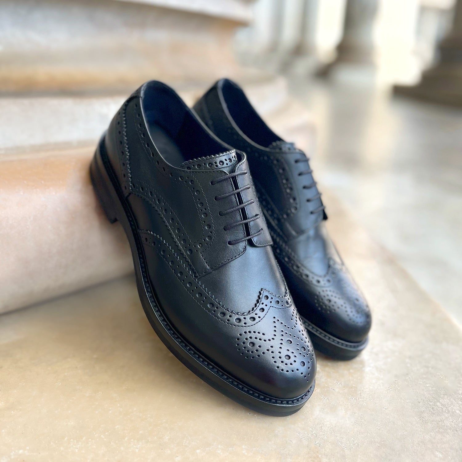 Derby nere in pelle con suola vibram