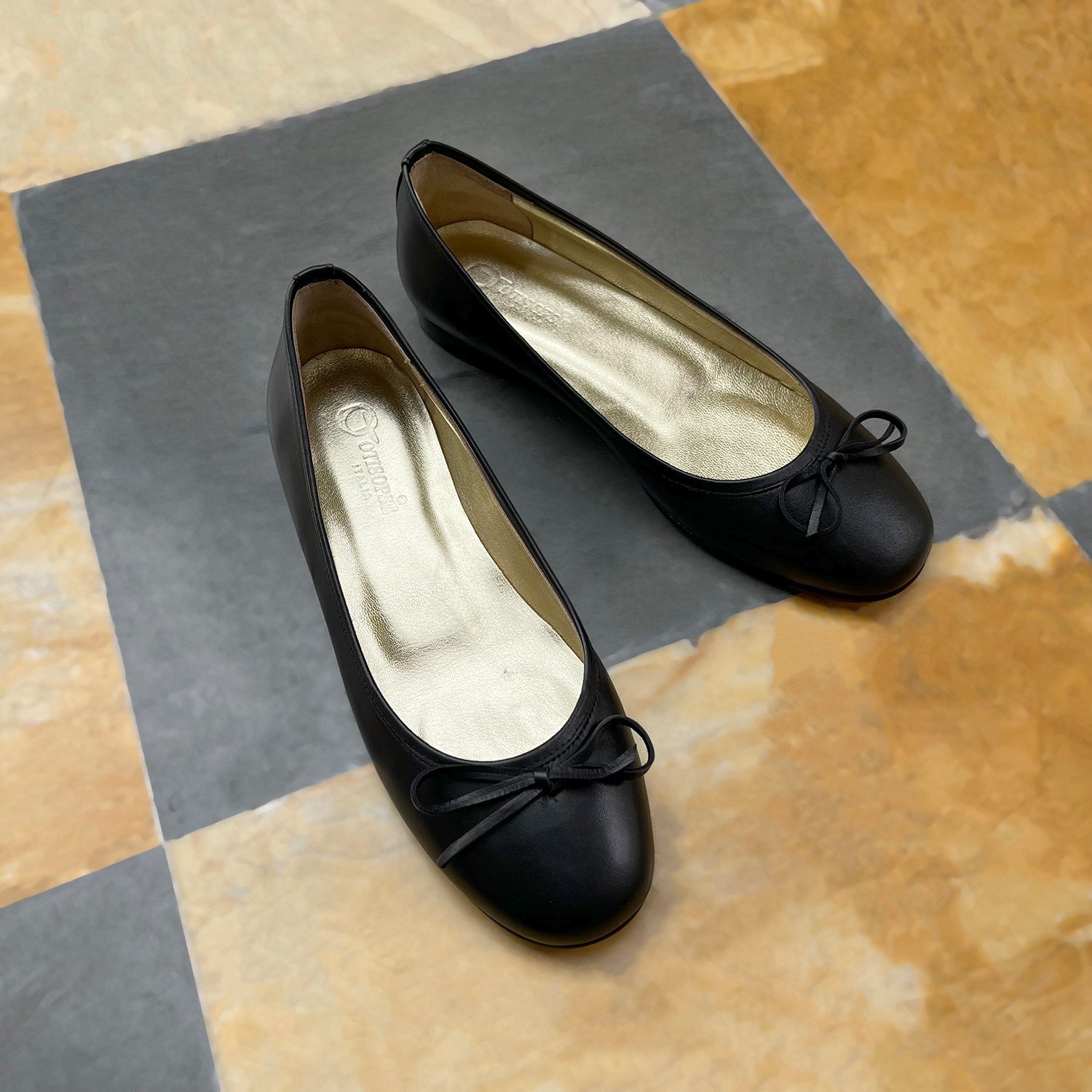 Black leather flat shoes