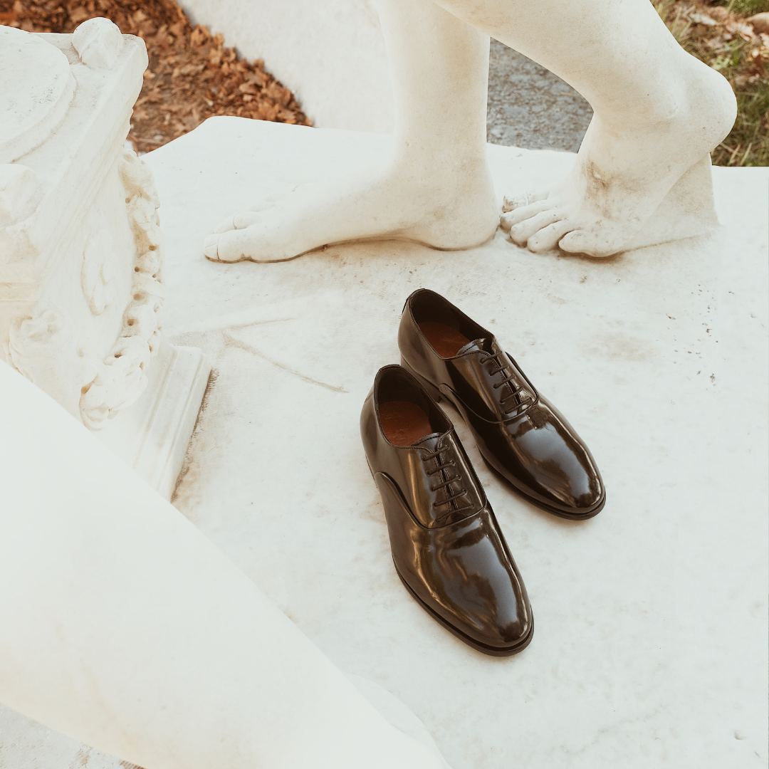 Oxford shoes in smooth black polished leather