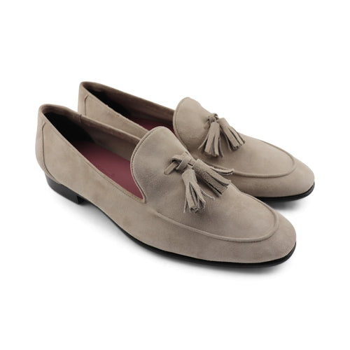 Mocassini da uomo in camoscio tortora con fiocco