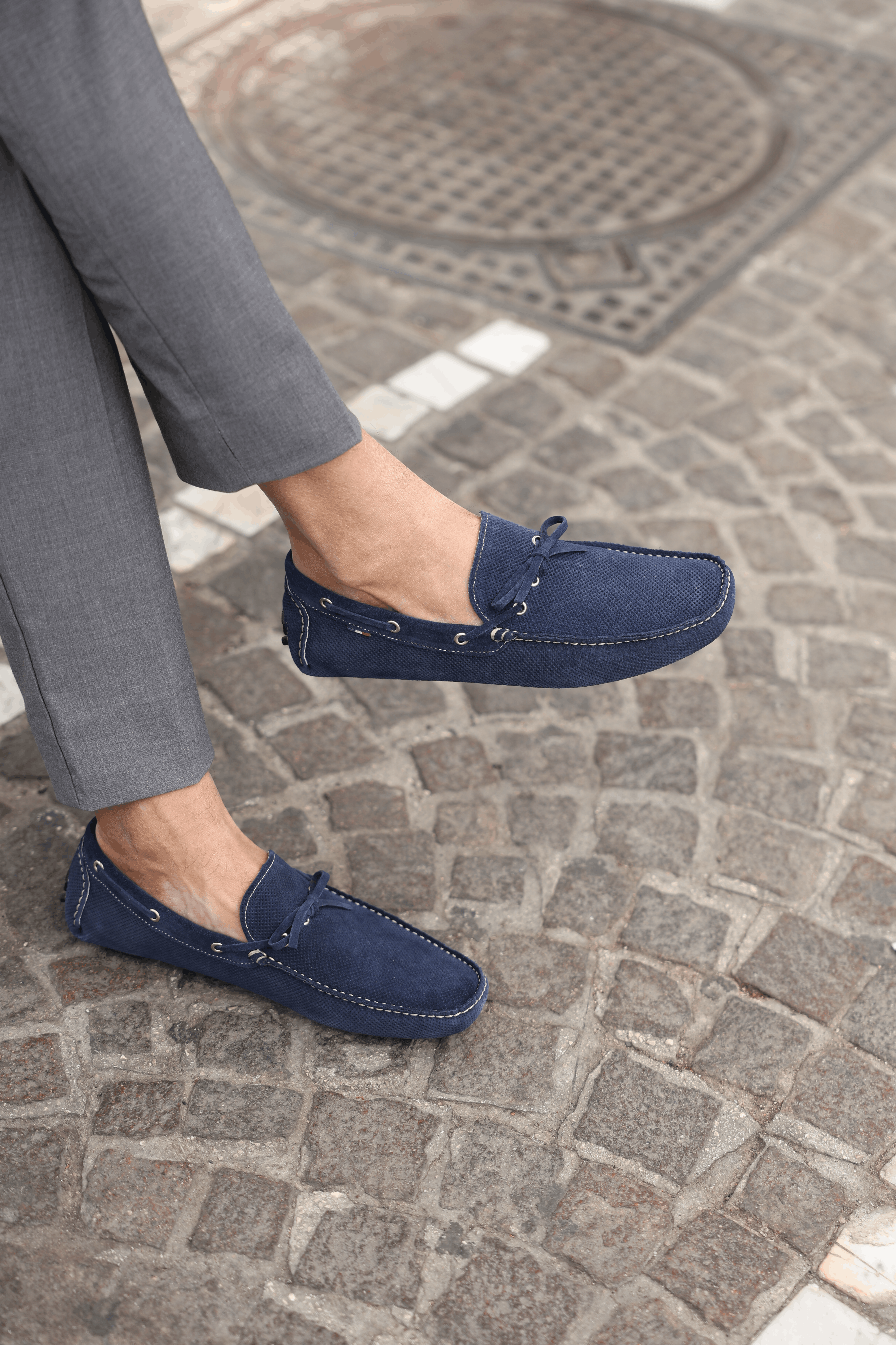 Gommini in camoscio forato blu jeans