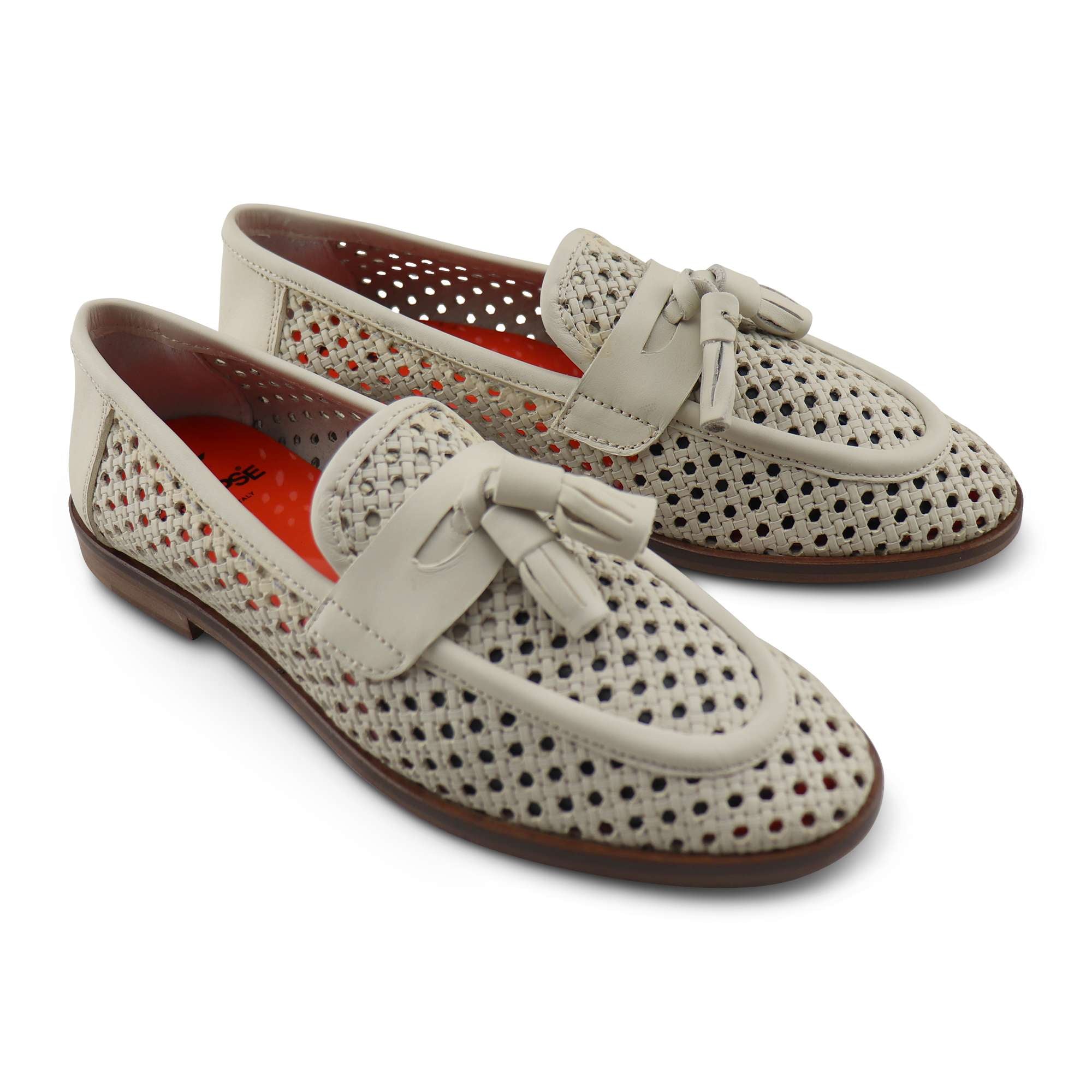 Mocassini tassel bianchi in pelle forata