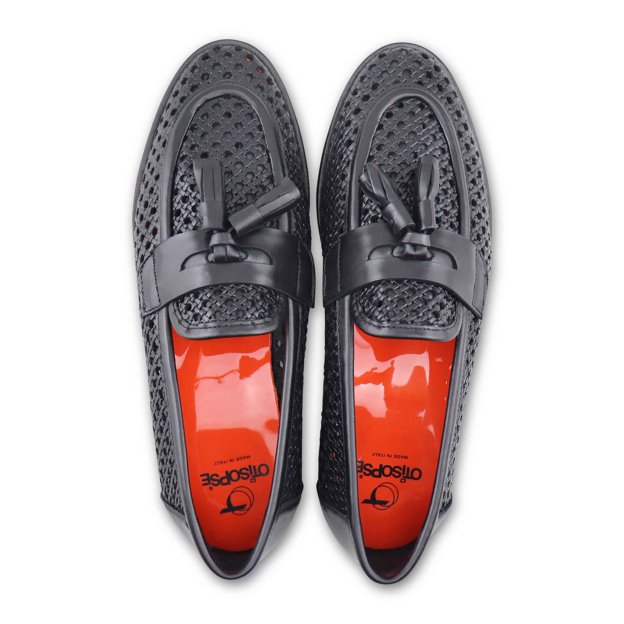 Mocassini tassel neri in pelle forata