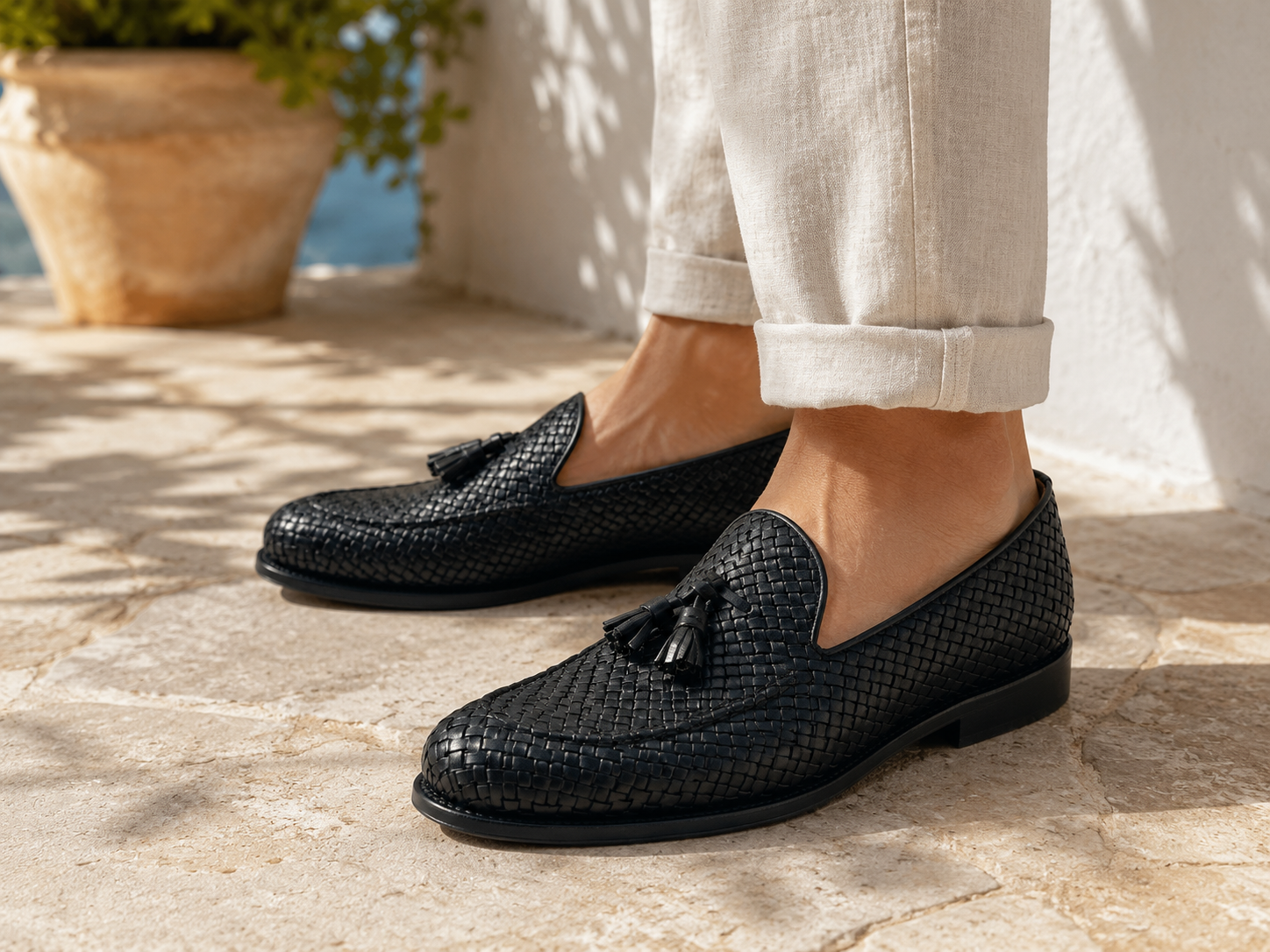 Slipper nero in pelle intrecciata
