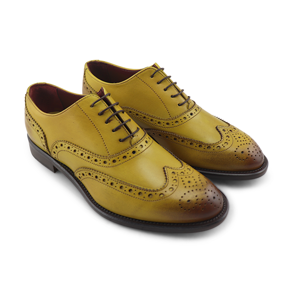 Oxford shoes in yellow leather 