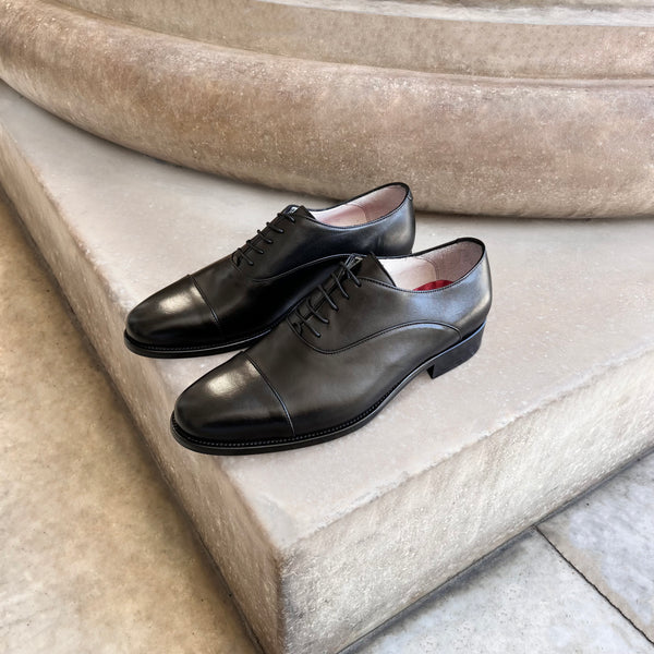 Black leather Oxford shoes