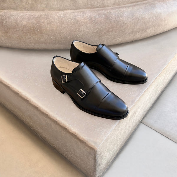 Black leather double buckle shoes