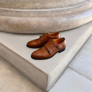Light brown leather double buckle shoes
