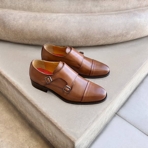 Light brown leather double buckle shoes