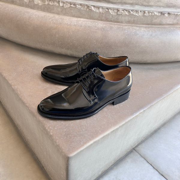 Derby shoes in black polished leather