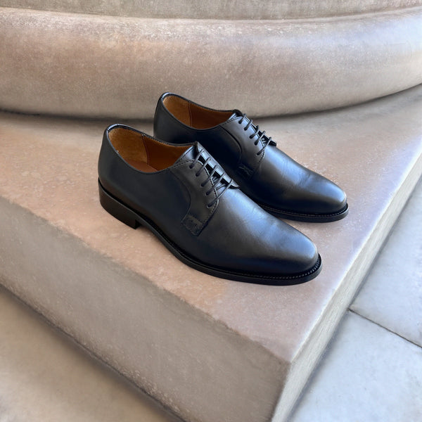 Derby shoes in smooth black leather