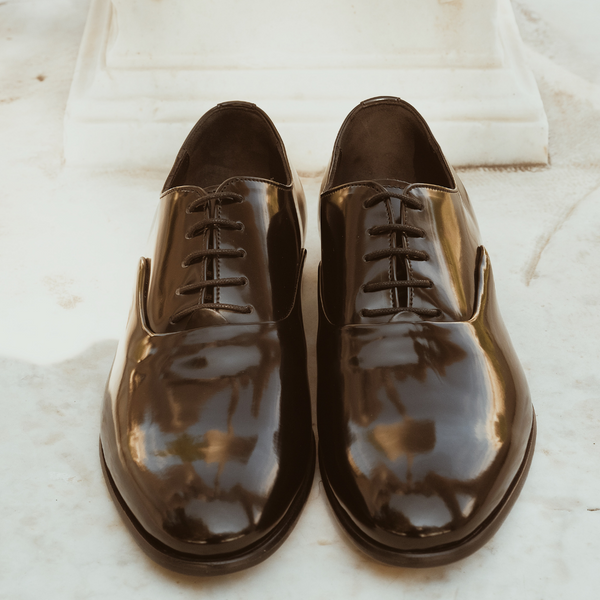 Oxford shoes in smooth black polished leather