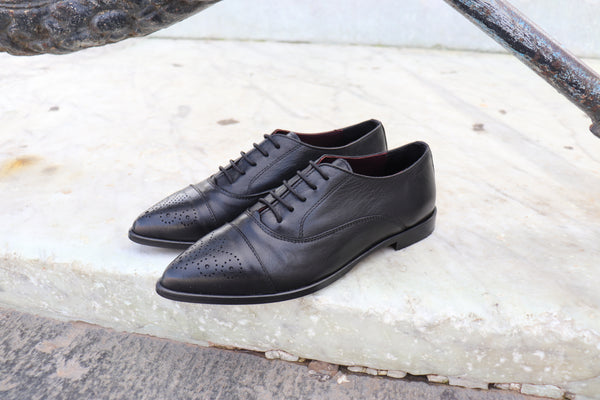 Schwarze Oxford-Schuhe aus Leder