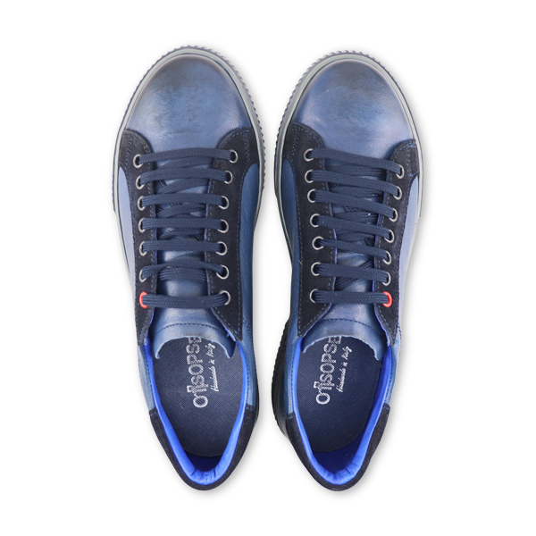 Sneakers en cuir froissé bleu